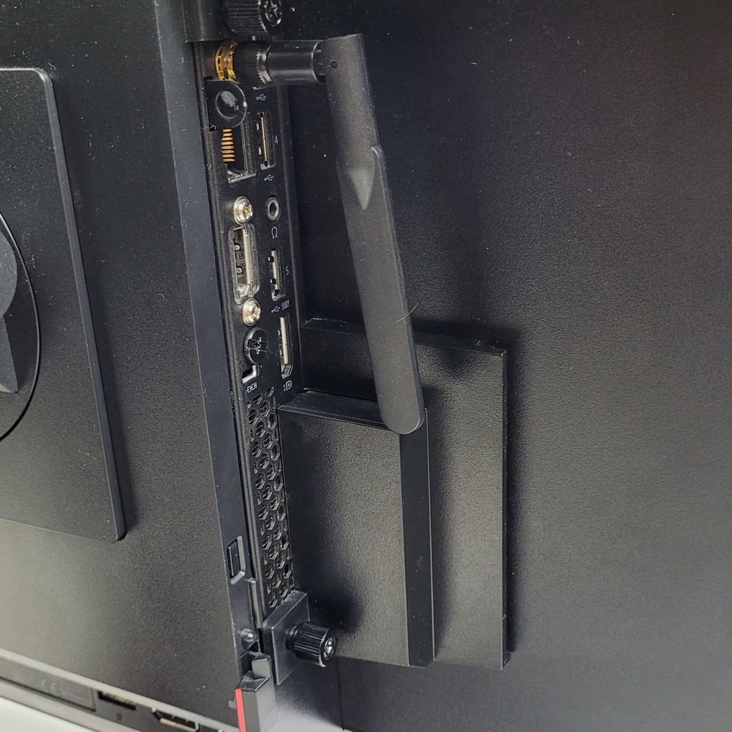 Lenovo ThinkCentre TIO22GEN3 R5 Pro 2400GE 16GB RAM 256GB SSD | Grade B