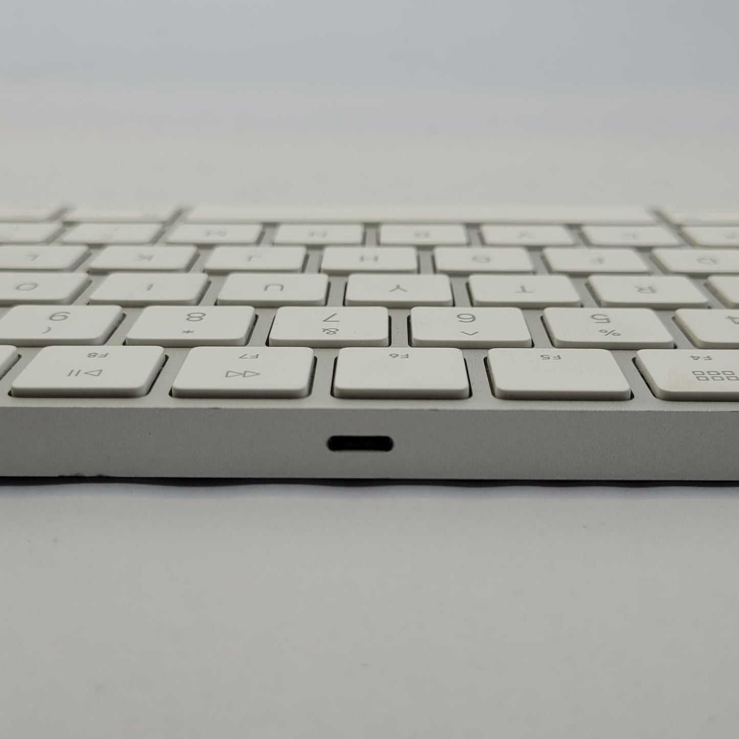 Apple A1644 Magic Wireless Bluetooth Keyboard | Grade B