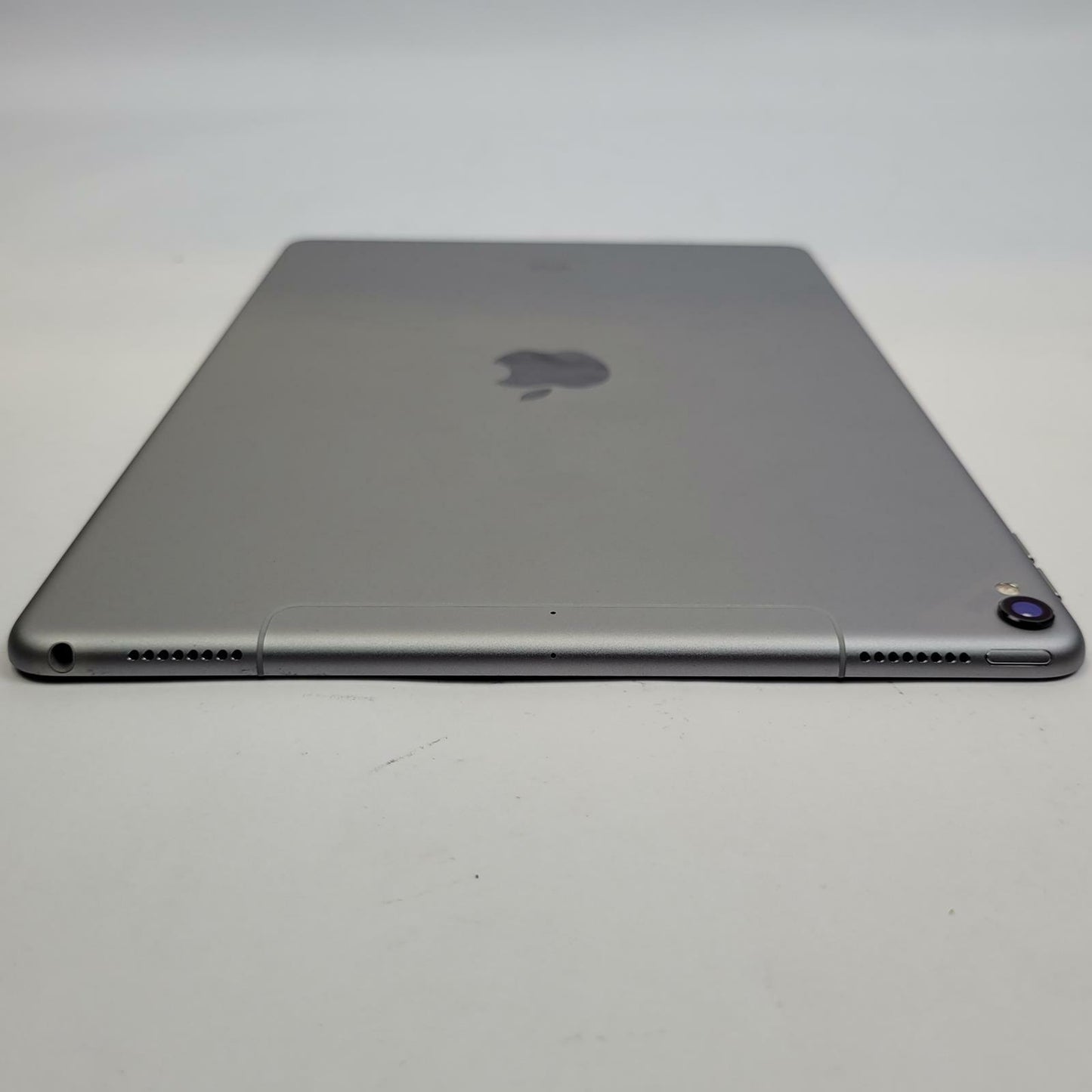 APPLE iPad Pro 10.5" MQF32LL/A 64GB WiFi Tablet SPACE GRAY | Grade C | 14931
