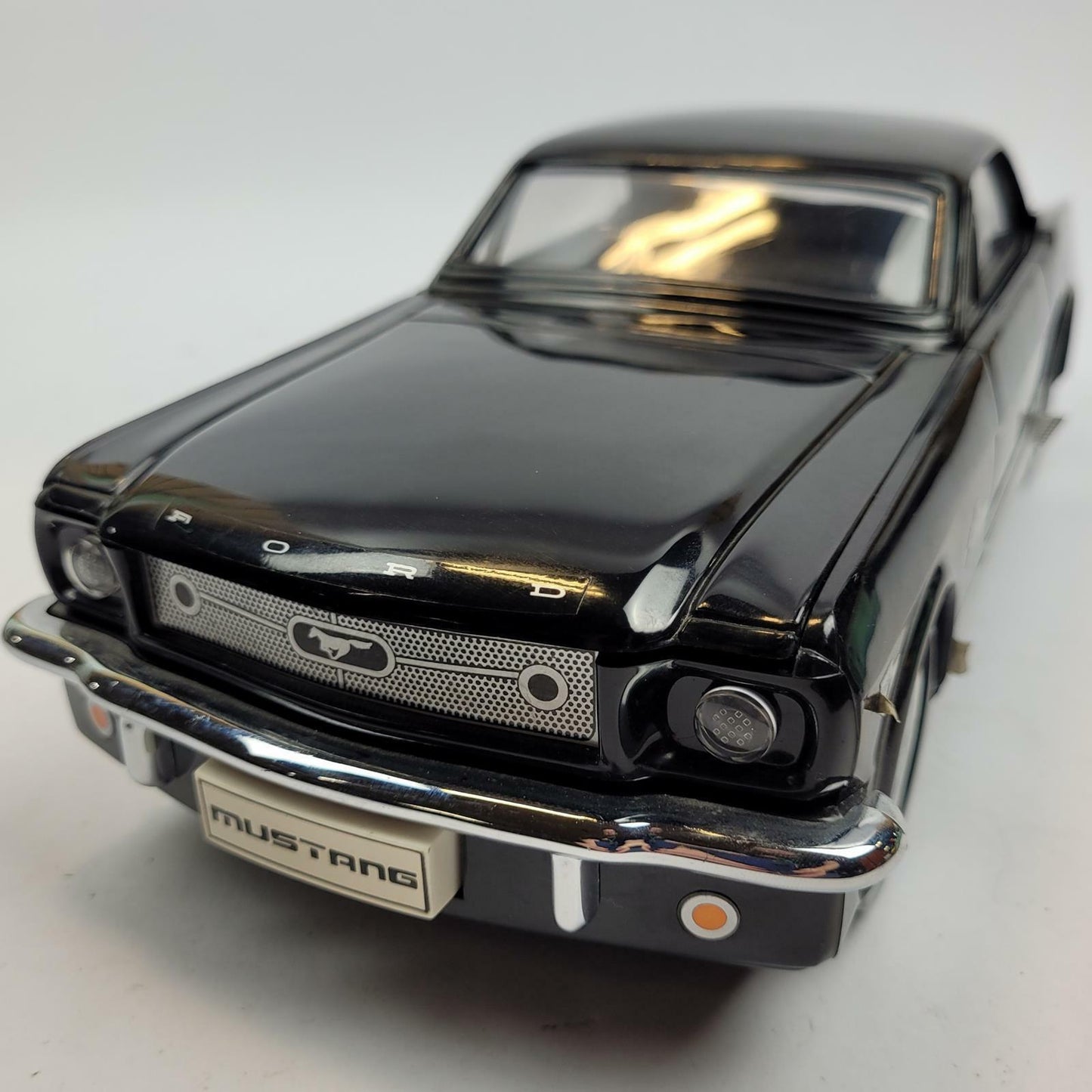 Recoton V1964 Vintage Ford Mustang Collectors Ed. VHS Tape Rewinder | Grade D