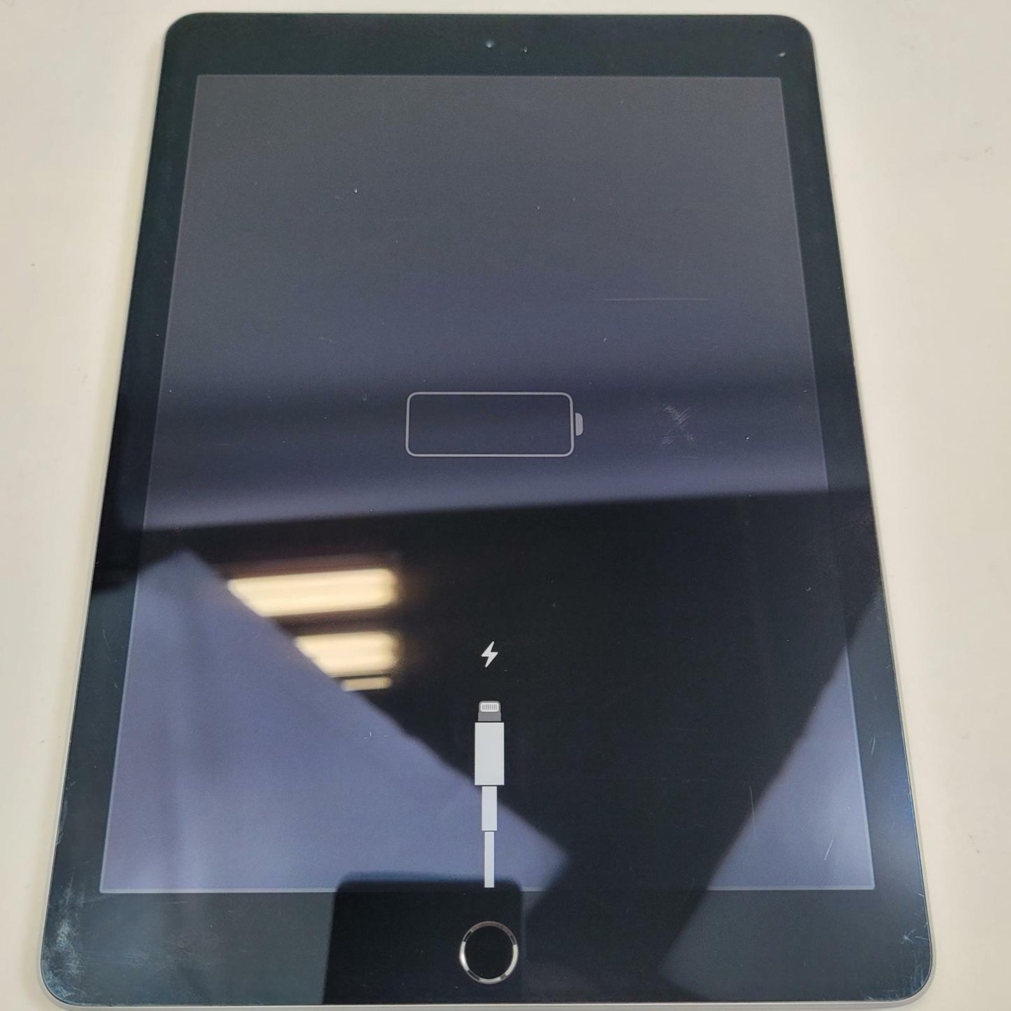 APPLE iPad Pro 9.7" MLRU2LL/A 32GB Tablet SPACE GRAY | Grade C | 14955