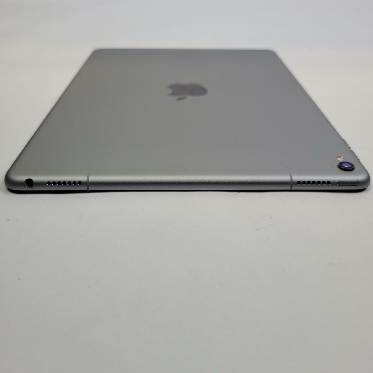 APPLE iPad Pro 9.7" MLRU2LL/A 32GB Tablet SPACE GRAY | Grade C | 14955