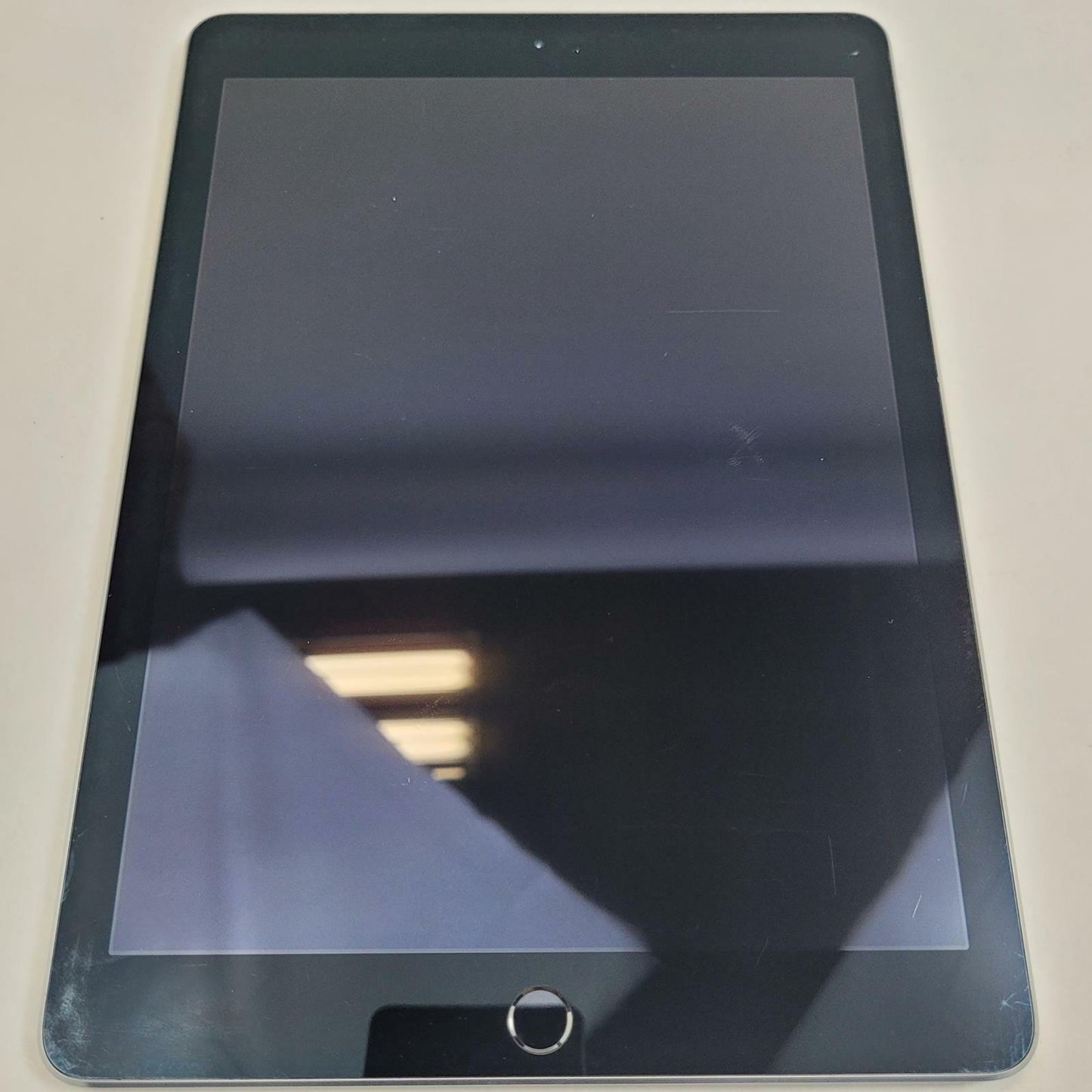 APPLE iPad Pro 9.7" MLRU2LL/A 32GB Tablet SPACE GRAY | Grade C | 14955