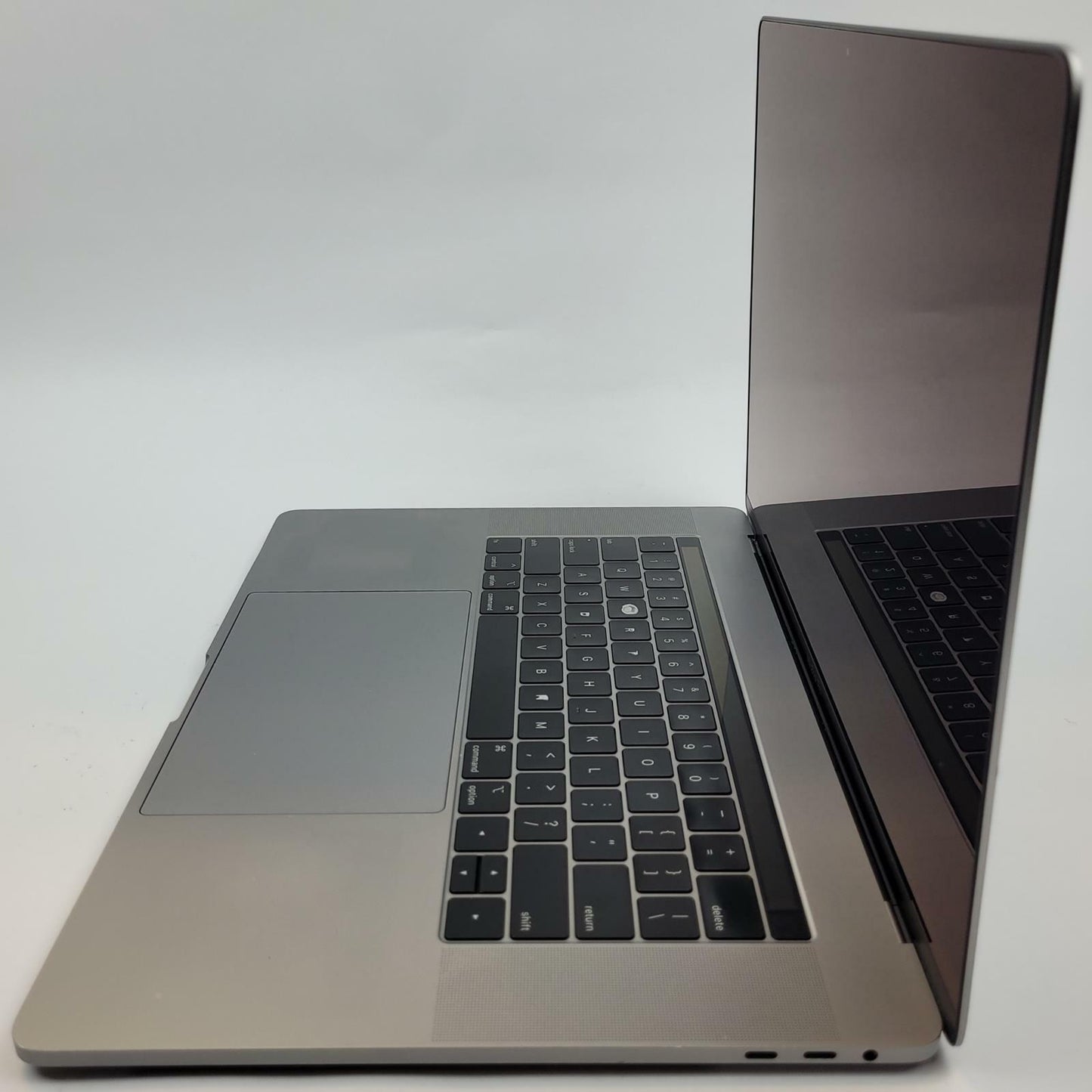 APPLE MacBook Pro A1990 MacOS Sonoma i7-9750H 16.00GB RAM 251GB NVME | Grade D